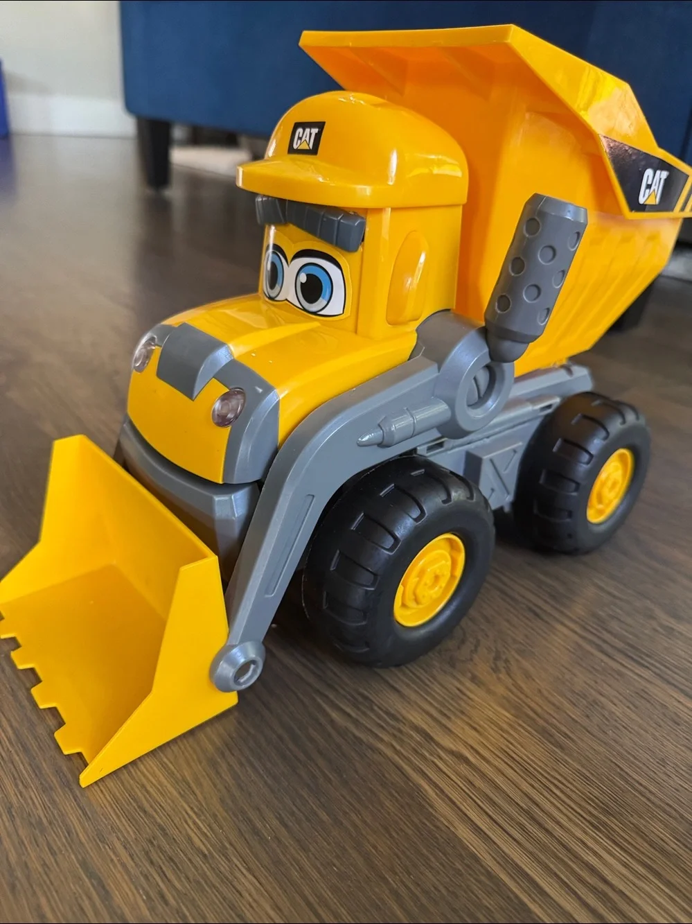 Funrise Cat Junior Crew Tipper 14” Electronic Construction Vehicle 82956